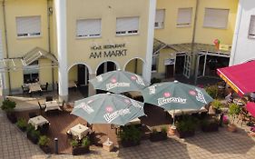 Warias Hotel & Restaurant